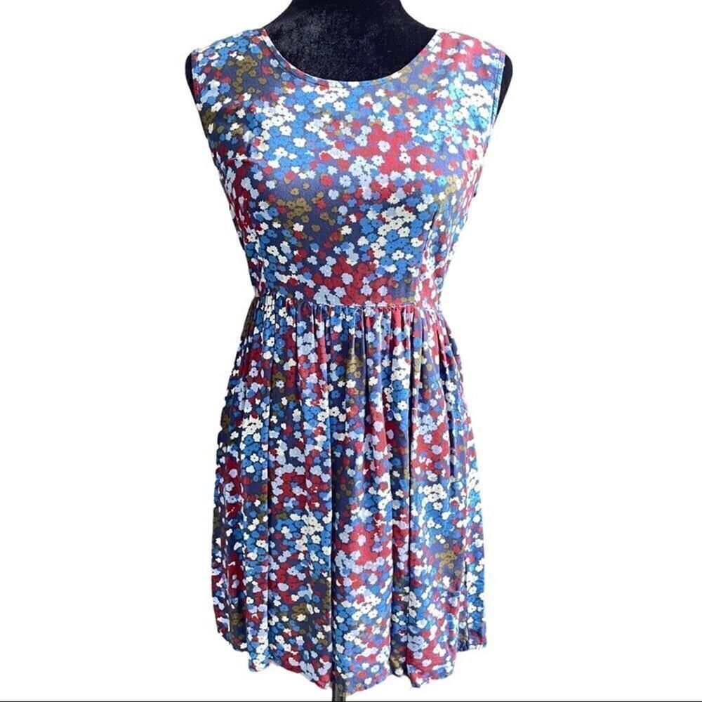 Forever 21 Blue, Red, and White Floral Sleeveless Lightweight Summer Dress Sz M